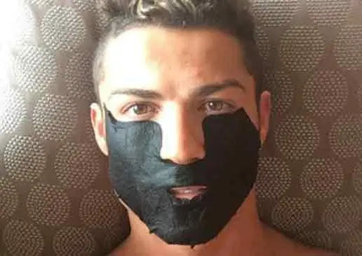 Selfie 'enmascarada' de Cristiano Ronaldo