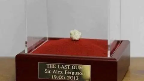 E-Bay subasta último chicle de Ferguson con el Manchester United