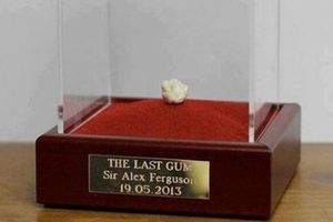 E-Bay subasta último chicle de Ferguson con el Manchester United