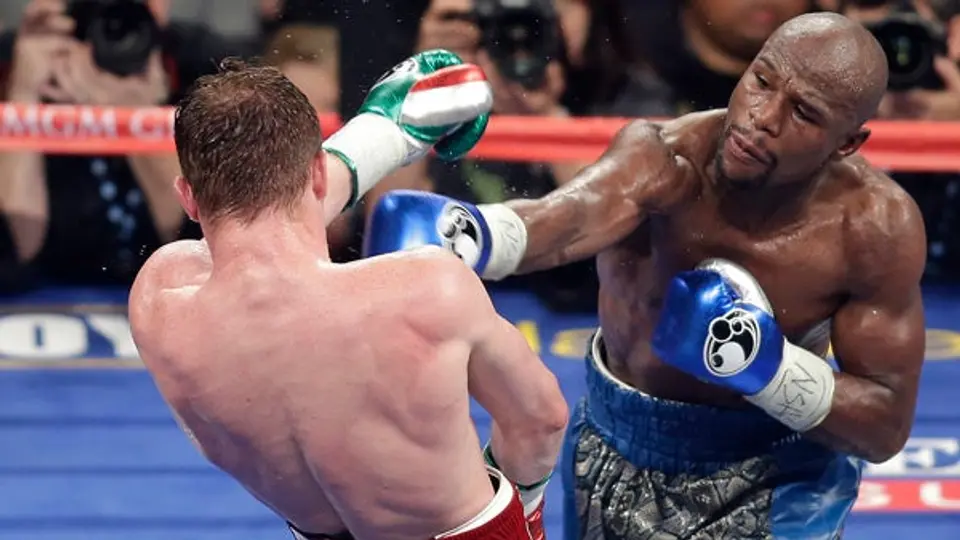 Jueza se retira tras darle el empate a Canelo ante Mayweather