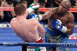 Jueza se retira tras darle el empate a Canelo ante Mayweather