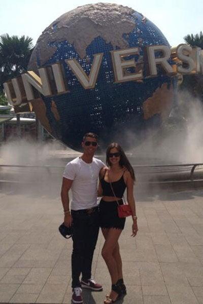 Cristiano Ronaldo visitó con su novia Irina Shayk los estudios Universal en Singapur | ESPECIAL