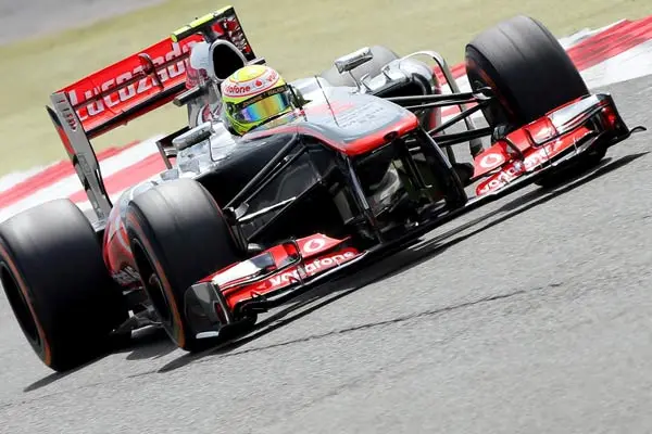 Checo abandona GP de Gran Bretaña