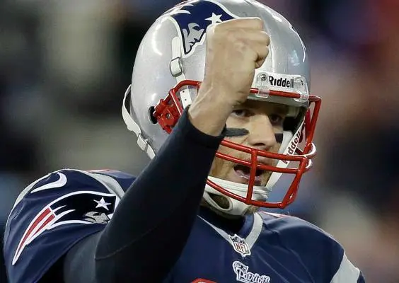 Brady y Gronkowski comandan victoria de Patriotas