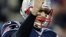 Brady y Gronkowski comandan victoria de Patriotas