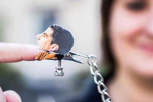 Mordida de Luis Suarez inspira 'pinza sexual'