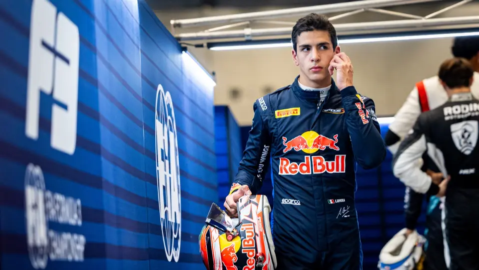 Ernesto Rivera, piloto de Campos Racing, con Red Bull | RED BULL