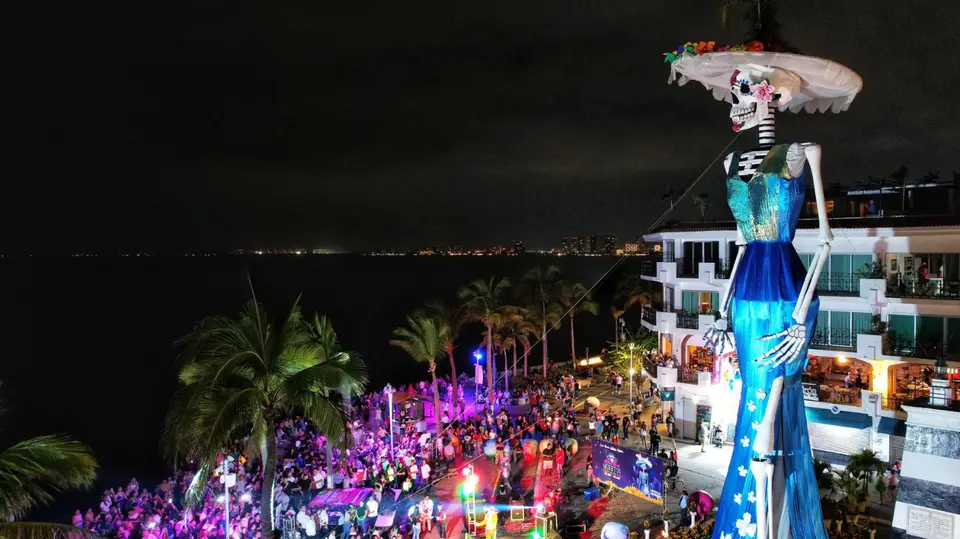 La Catrina Gigante supera por más de cinco metros a la Catrina de Puerto Vallarta. / Especial