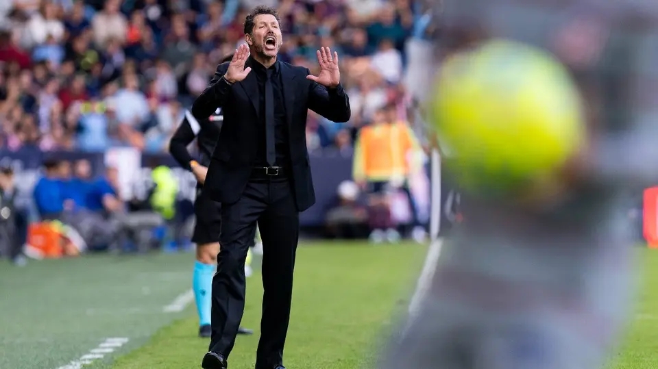 Cholo Simeone en partido de LaLiga con el Atlético de Madrid | x:@Atleti