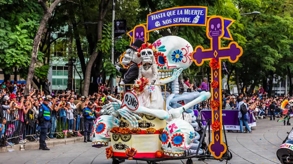 Carros alegóricos y catrinas llenarán de color las calles de CDMX. / iStock