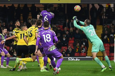 Sanchez strikes late as Spurs sink Watford