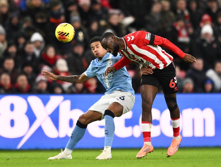 Sunderland battle against Man City || Imago