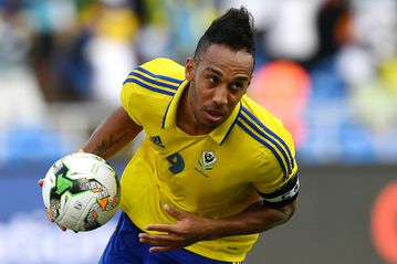 Arsenal free Aubameyang to join Barcelona