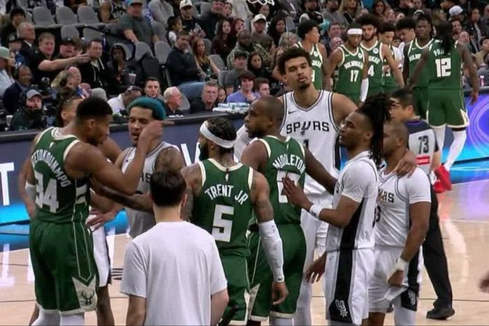 Nigerian Freak Giannis Antetokounmpo sends warning to Chris Paul after physical play in the Milwaukee Bucks loss to San Antonio Spurs.