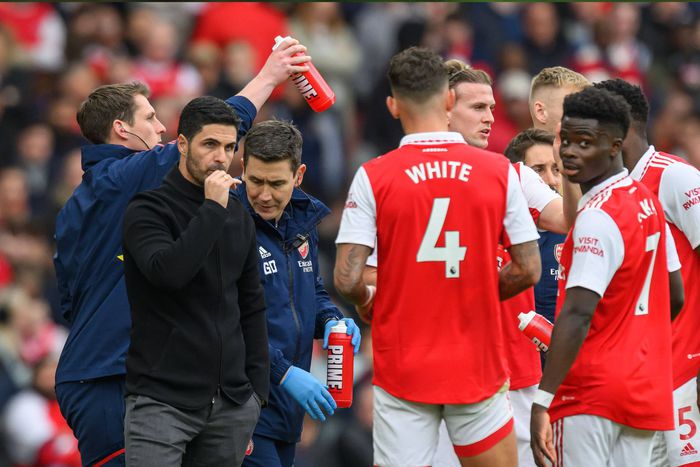Arsenal manager Mikel Arteta gives instructions during a Premier League game against Crystal Palace.