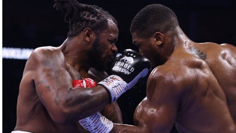 Anthony Joshua bounces back from 2 defeats against Usyk by defeating Jermain Franklin after 12 rounds of action.