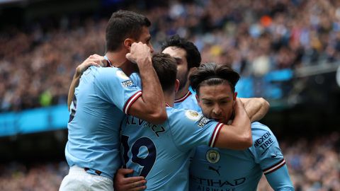 Slick Manchester City outclass Liverpool to pile pressure on Arsenal