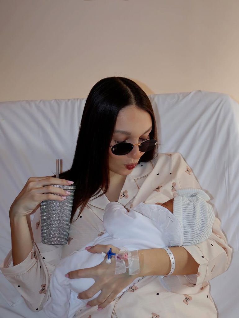 Ines Fontes and her child || IG