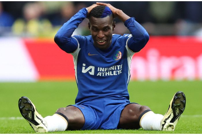 Chelsea's Nicolas Jackson cuts a frustrated figure after missing a chance.