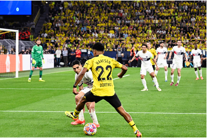 Ian Matseen takes on Achraf Hakimi during the Dortmund vs PSG game |Pulsesports.ng