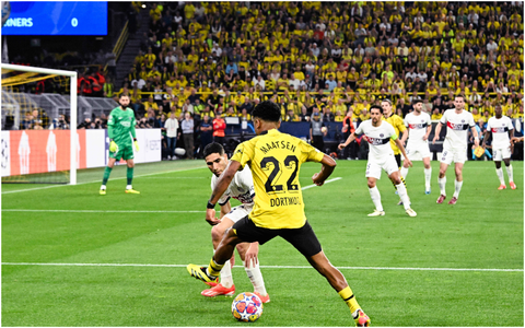 Borrusia Dortmund put one leg in first Champions League final in 11 years
