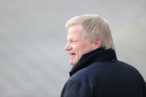 Kahn to replace Rummenigge as Bayern chairman next month