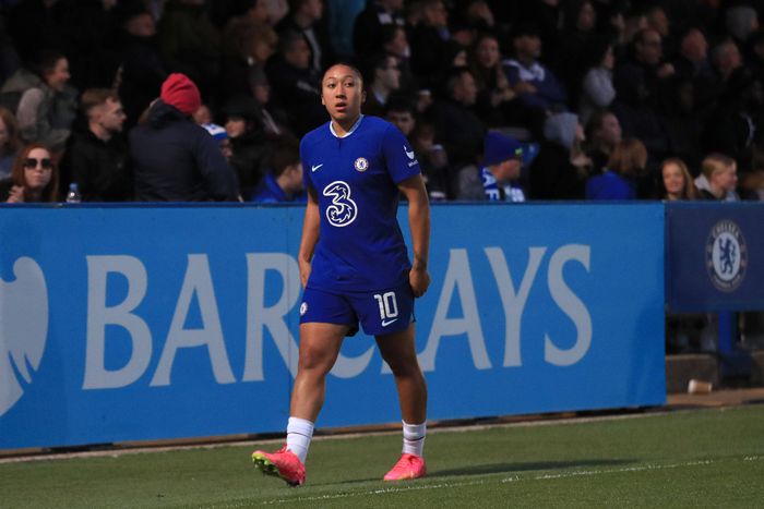 Lauren James signs new contract