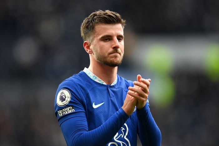 Chelsea midfielder Mason Mount is expected to join Manchester United this summer