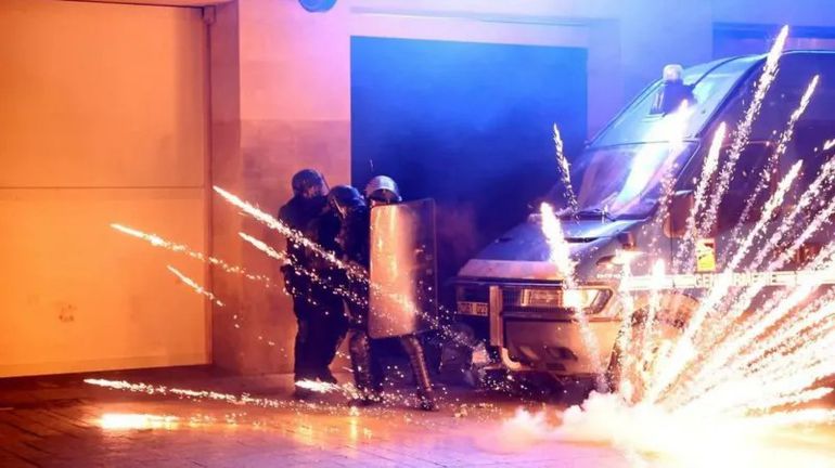 Chaos in Paris after PSG's win | Reuters