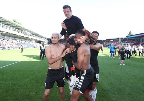 Marco Silva lifted by Fulham's Andreas Pereira and Alex Iwobi | Imago