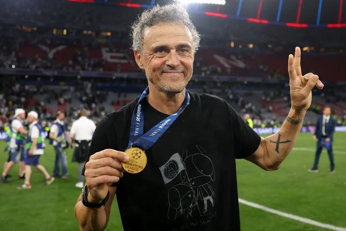 Enrique wearing a T-shirt in memory of his daughter || Getty