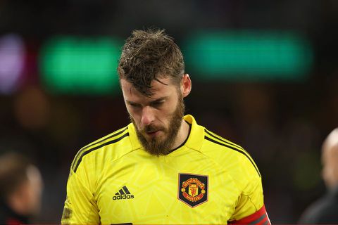 Manchester United ask unemployed De Gea not to join rivals in sensational plea