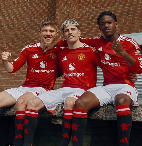Manchester United unveil new kit & share inspiration behind the design