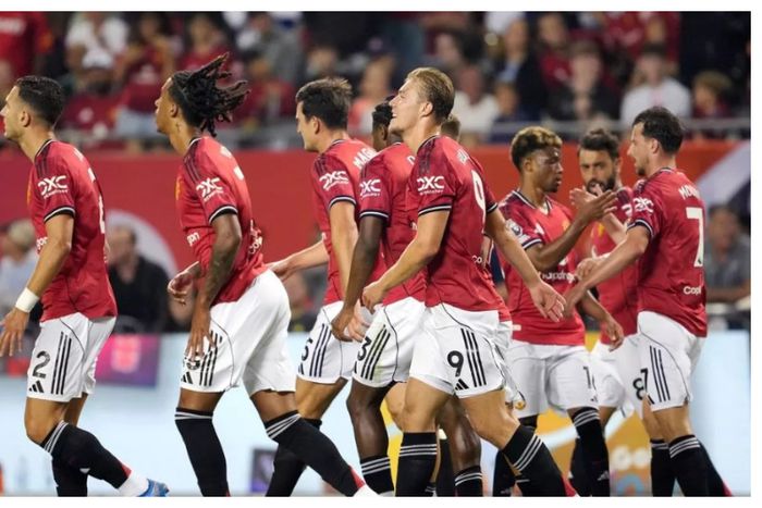 Bournemouth manager Iraola hails Amorim's side