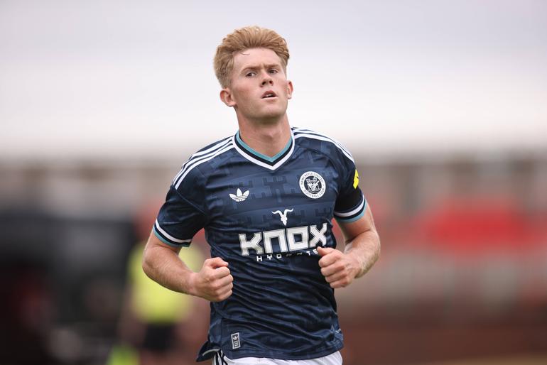Newcastle star Lewis Hall || imago