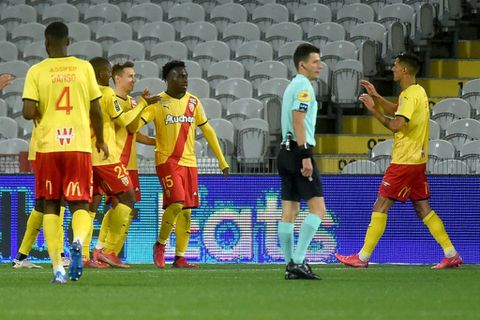 Lens cut PSG lead to six points in empty stadium