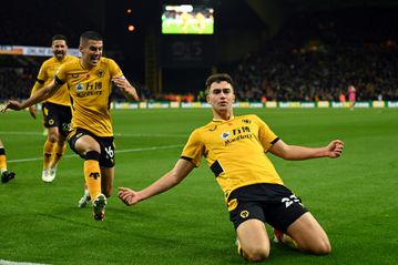 Wolves pile on misery for spluttering Everton