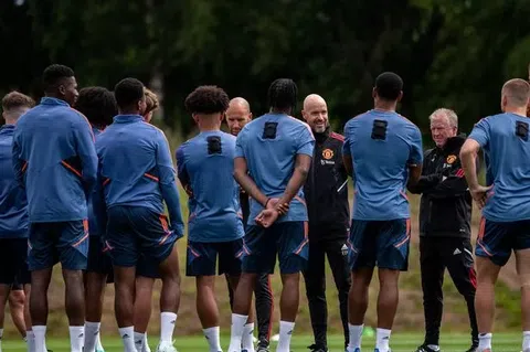 Manchester United players reveal what Ten Hag is doing that is affecting dressing room harmony - Report