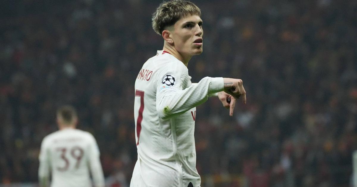 Alejandro Garnacho gifts young fan with boots he scored astonishing ...