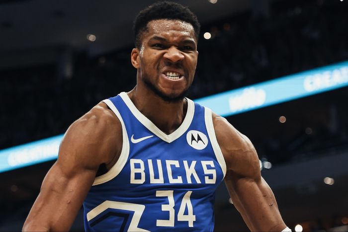 Nigerian Freak Giannis Antetokounmpo bags his 1st 40-point triple-double as the Milwaukee Bucks beat Washington Wizards.