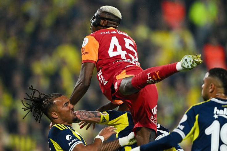 Victor Osimhen takes flight in Fenerbahce vs Galatasaray || Image credit: Imago