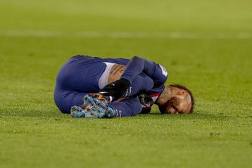 PSG sweat over Neymar injury concerns
