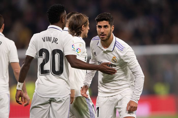 Asensio celebrates with his teammates