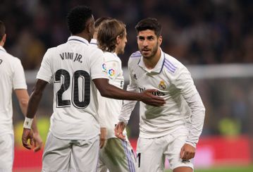 Real Madrid stay in touch with Barcelona as they beat Valencia