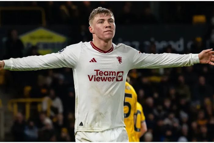 Rasmus Hojlund celebrates his historic goal against Wolves.