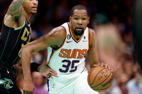 Kevin Durant scores 23 points in winning debut for Phoenix Suns