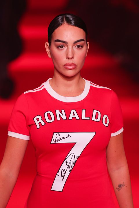 Georgina Rodriguez makes fashion tribute to Ronaldo's Man U days at ...