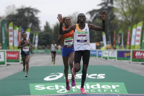 Ethiopia's Ayana and Kenya's Kiprop dominate Paris Marathon