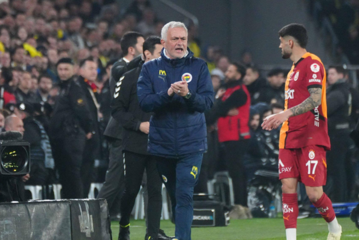 Coach Jose Mourinho of Fenerbahce during the Ziraat Turkish Cup Quarter Final Match between Fenerbahce and Galatasaray at Ulker Stadium in Istanbul , Turkey on April 02, 2025. ( Photo by Seskimphoto )