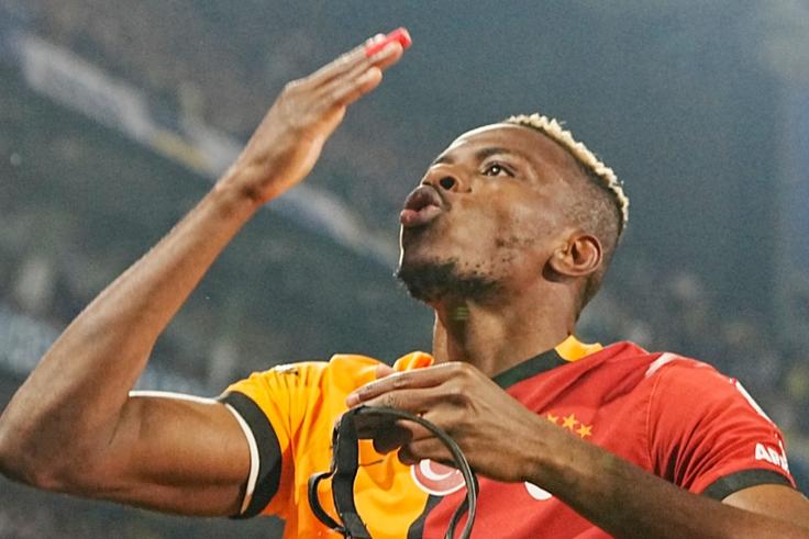 Victor Osimhen celebrates